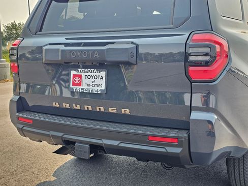 Used 2025 Toyota 4Runner SR5 AWD/4WD image 13