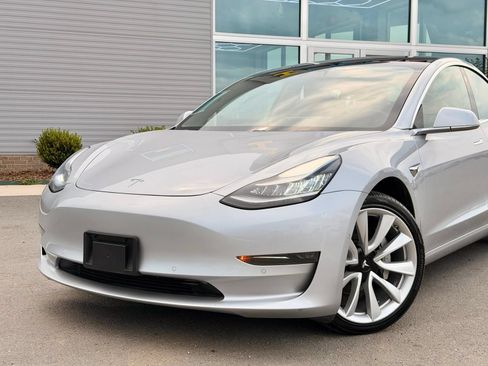 Used 2018 Tesla Model 3 Long Range AWD/4WD image 2