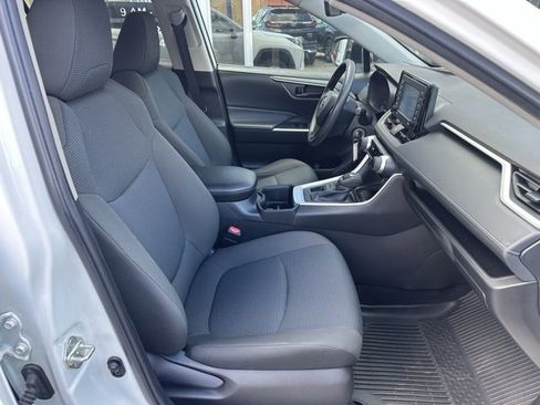 Used 2022 Toyota RAV4 LE image 12