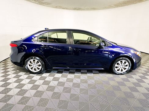 Used 2021 Toyota Corolla LE FWD image 2