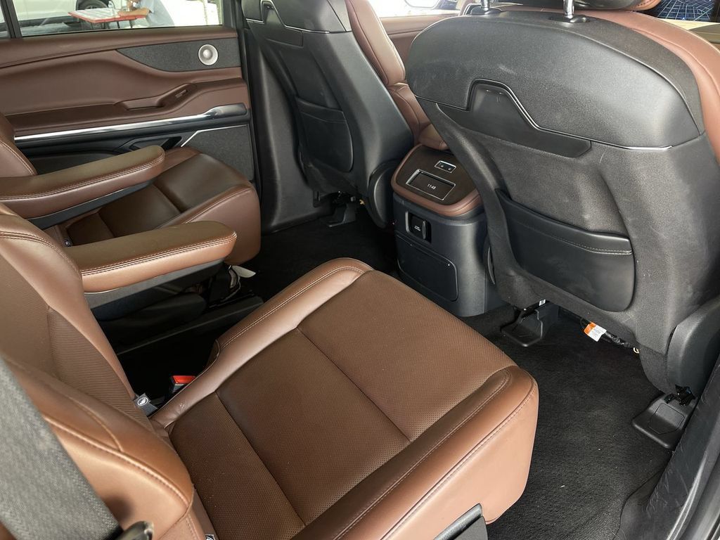 Used 2025 Lincoln Navigator Reserve AWD/4WD image 27