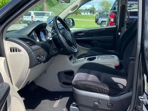 Used 2014 Dodge Grand Caravan SXT FWD image 7