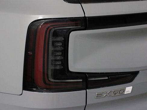 New 2025 Volvo EX90 Plus image 14