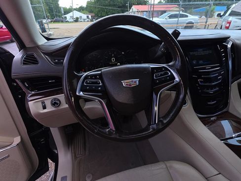 Used 2015 Cadillac Escalade Luxury RWD image 24