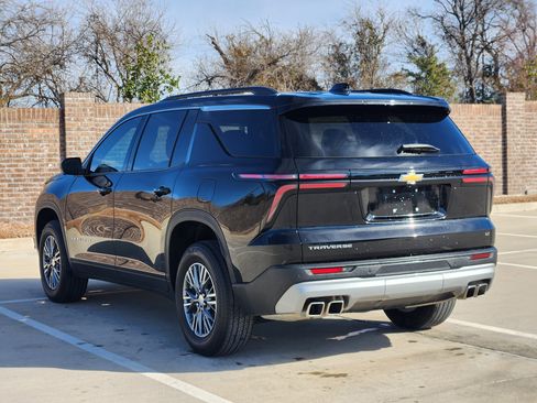 Used 2024 Chevrolet Traverse LT image 8