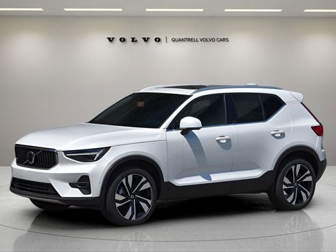 Certified 2025 Volvo XC40 B5 Plus w/ Protection Package Premier image 8