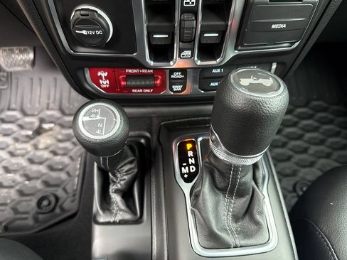 New 2026 Jeep Wrangler Unlimited Rubicon w/ Technology Group AWD/4WD image 17