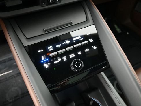 Used 2025 Porsche Macan 4 Electric image 22