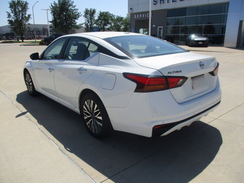 Used 2025 Nissan Altima 2.5 SV FWD image 4