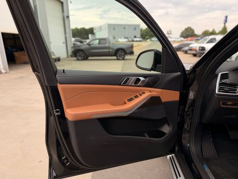 Used 2022 BMW X5 xDrive40i w/ Executive Package AWD/4WD image 14