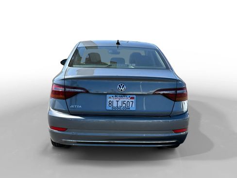 Used 2019 Volkswagen Jetta SEL w/ Cold Weather Package FWD image 4
