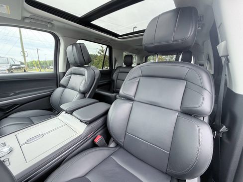 Used 2026 Lincoln Navigator Reserve AWD/4WD image 24