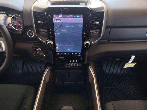 New 2026 RAM 1500 4x4 Crew Cab image 3