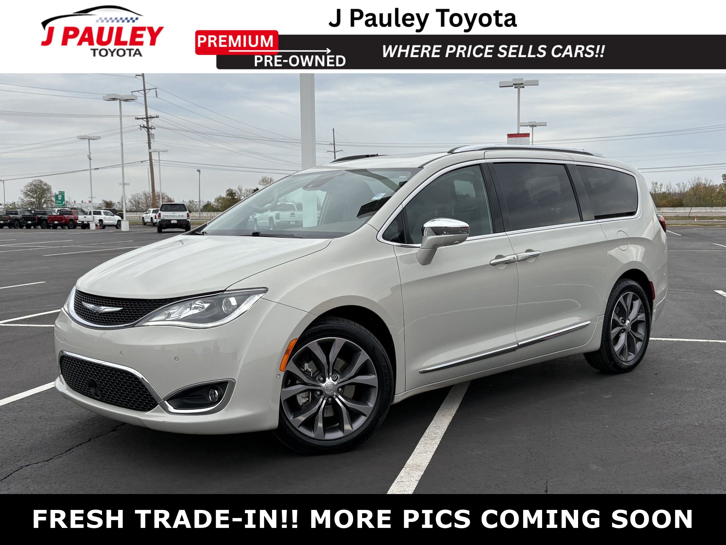 Used 2017 Chrysler Pacifica Limited FWD image 1