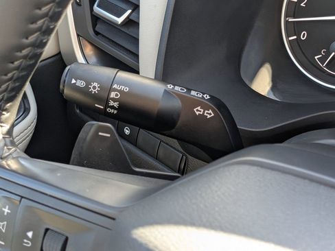 Used 2025 Nissan Rogue SV FWD image 25