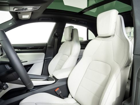 New 2026 Porsche Macan 4 Electric AWD/4WD image 5