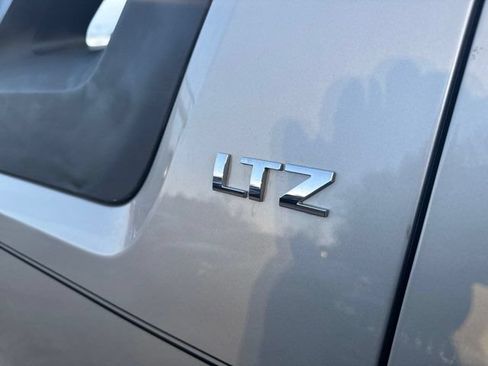 Used 2008 Chevrolet Avalanche LTZ AWD/4WD image 13
