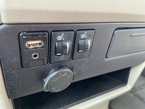 Used 2017 Toyota Sienna XLE w/ XLE Navigation Package FWD image 17