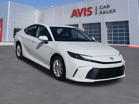 Used 2025 Toyota Camry LE image 9