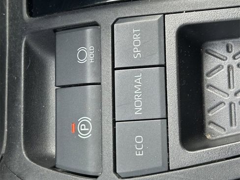 Used 2021 Toyota RAV4 XLE image 25