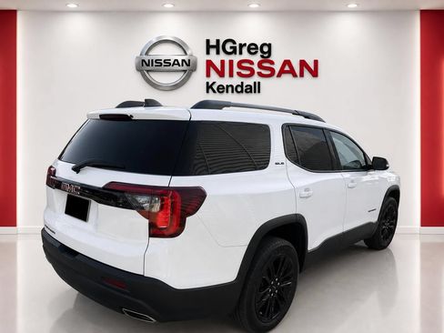 Used 2022 GMC Acadia SLE w/ Driver Convenience Package FWD image 4