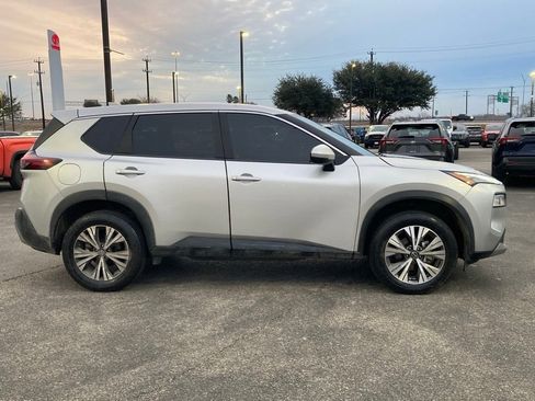 Used 2022 Nissan Rogue SV image 4