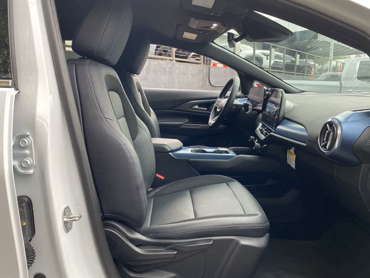 Used 2024 Chevrolet Equinox EV LT AWD/4WD image 18
