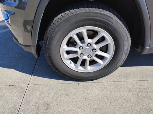 Used 2020 Jeep Grand Cherokee Laredo image 23