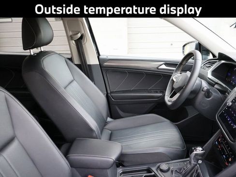 Used 2022 Volkswagen Tiguan SE image 12