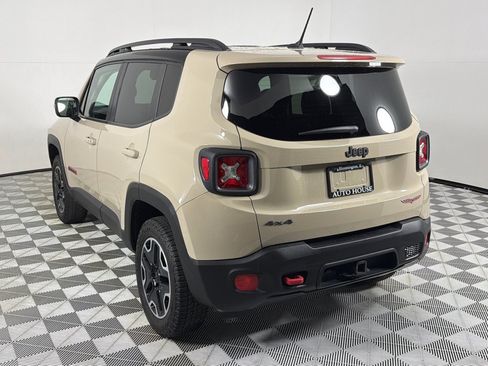Used 2016 Jeep Renegade Trailhawk w/ Premium Trailhawk Package AWD/4WD image 7
