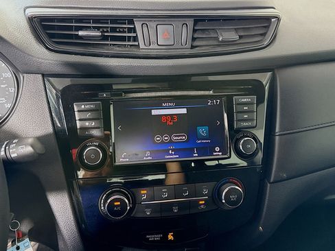 Used 2020 Nissan Rogue S FWD image 18