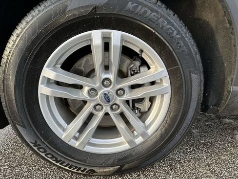 Used 2023 Ford Explorer XLT w/ Equipment Group 202A image 21