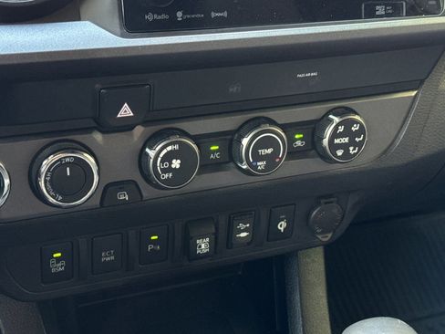 Used 2019 Toyota Tacoma TRD Off-Road w/ Technology Package AWD/4WD image 20