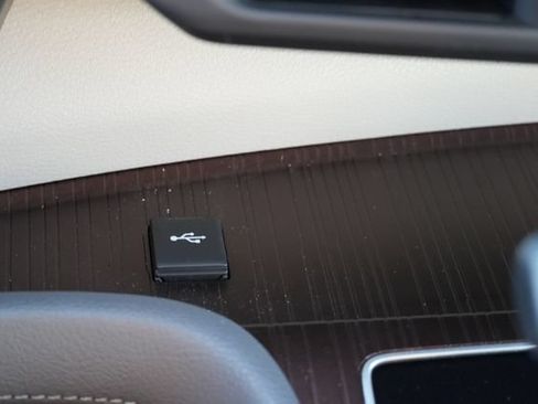 Used 2023 Toyota Sienna XLE FWD image 37