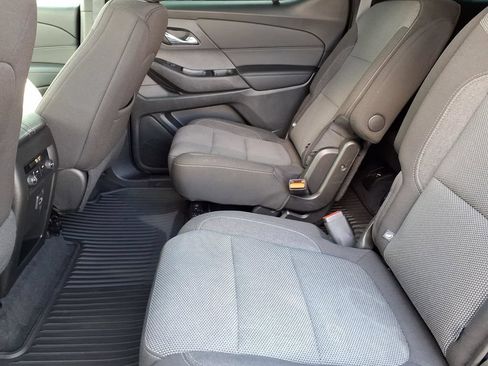 Used 2023 Chevrolet Traverse LT FWD image 11