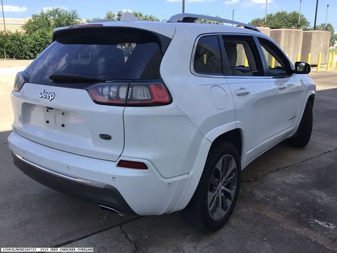Used 2019 Jeep Cherokee Overland w/ Technology Group FWD image 4