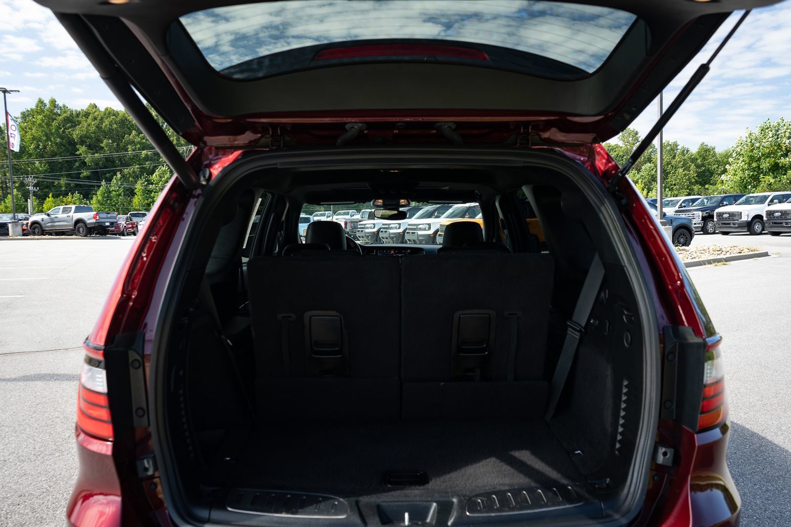 Used 2022 Dodge Durango R/T w/ Blacktop Package RWD image 9