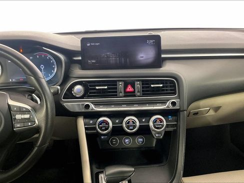 Used 2022 Genesis G70 2.0T RWD image 8
