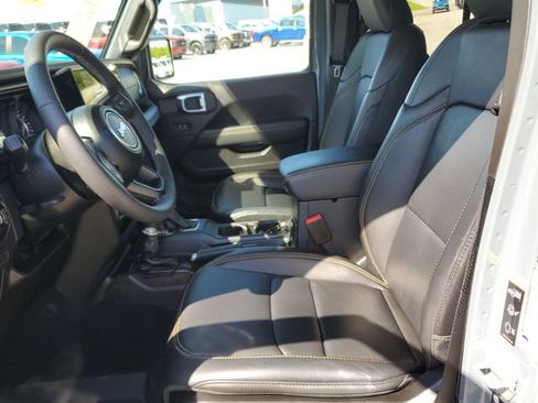 Used 2025 Jeep Gladiator Sport AWD/4WD image 22