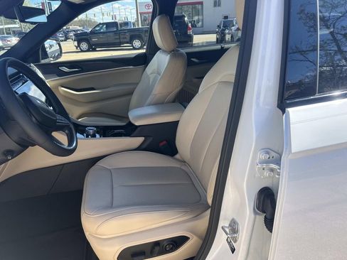 Used 2023 Jeep Grand Cherokee L Limited w/ Luxury Tech Group II image 16