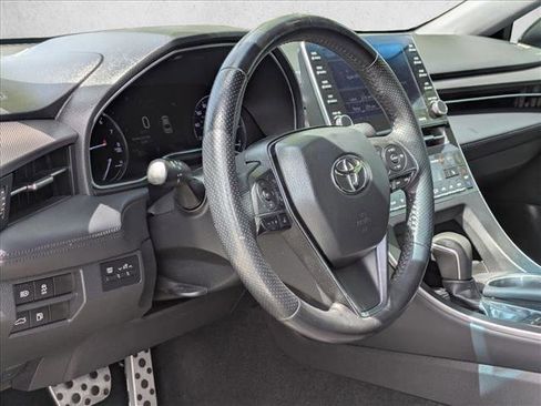 Used 2019 Toyota Avalon XSE FWD image 3