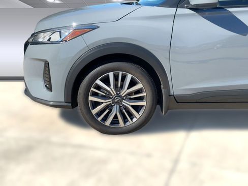 Used 2024 Nissan Kicks SV image 12