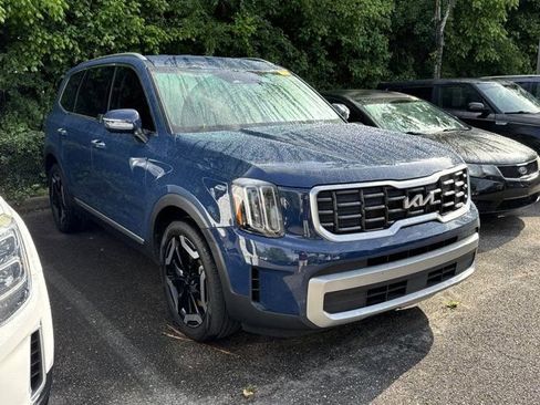 Used 2023 Kia Telluride S AWD/4WD image 1