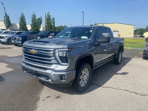 Used 2024 Chevrolet Silverado 3500 High Country AWD/4WD image 2