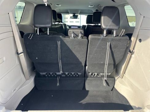 Used 2023 Chrysler Pacifica Touring-L image 42