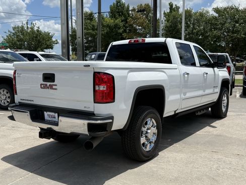 Used 2018 GMC Sierra 2500 SLT w/ Duramax Plus Package AWD/4WD image 5