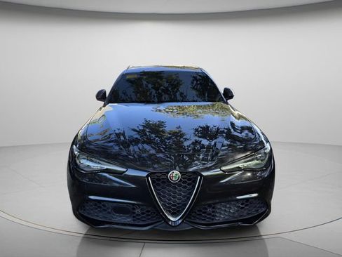 Used 2022 Alfa Romeo Giulia Ti RWD image 3