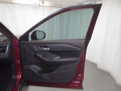 Used 2022 Nissan Rogue SV w/ SV Premium Package FWD image 26