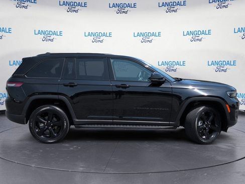 Used 2024 Jeep Grand Cherokee Altitude RWD image 3