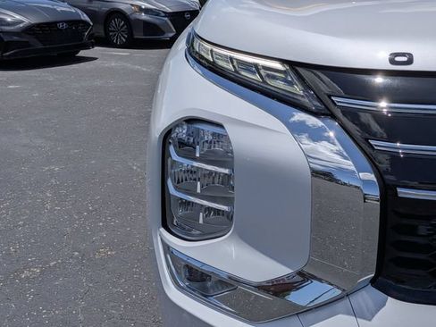New 2026 Mitsubishi Outlander SE FWD image 9